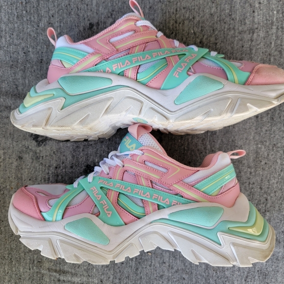 FILA Women's Electrove 2 Chunky Retro Silhouette Sneakers Size 9  Pink - Picture 1 of 6